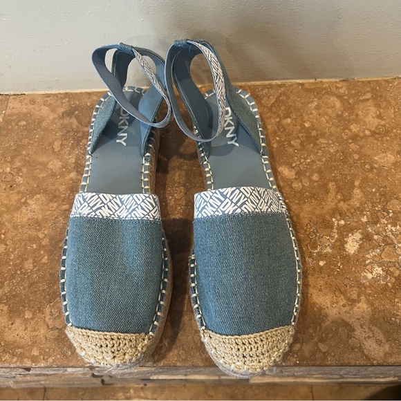 DKNY Melanie Blue Chambray Denim Anklestrap platform espadrilles flats size 8 - Picture 2 of 6